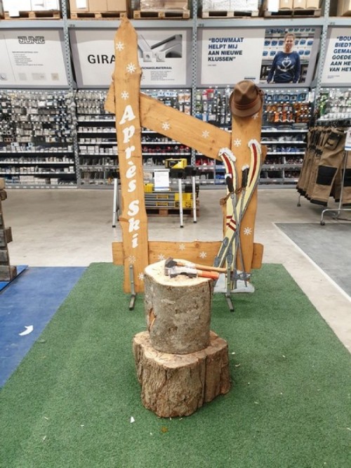 Spijkerslaan met decoratie